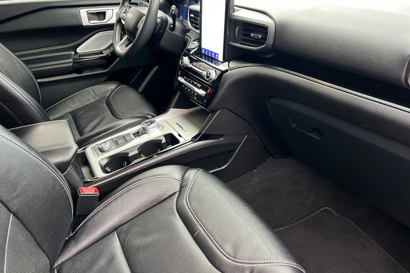 Certified 2024 Ford Explorer ST w/ Equipment Group 401A image 18