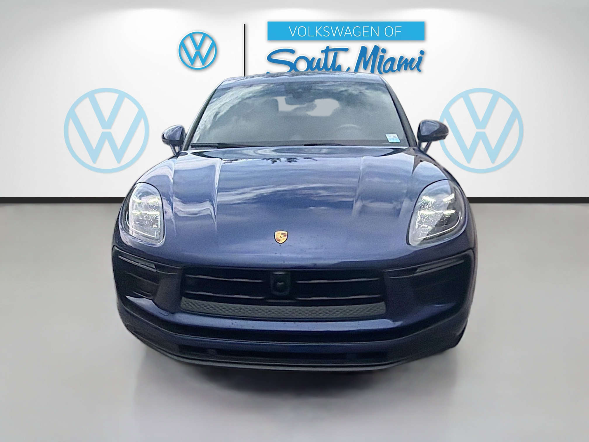 Used 2024 Porsche Macan w/ Premium Plus Package AWD/4WD image 2