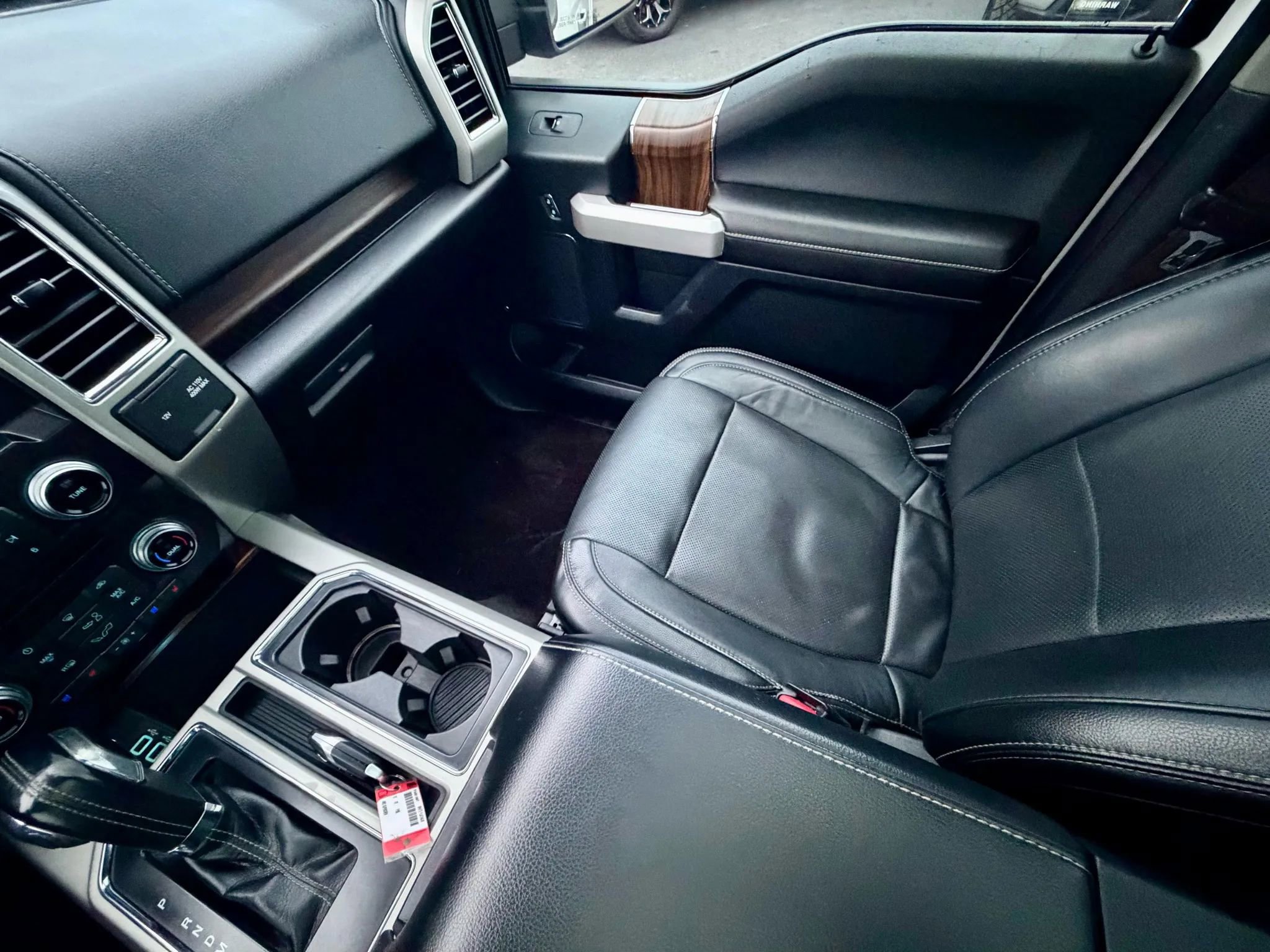 Used 2017 Ford F150 Lariat w/ Equipment Group 502A Luxury image 13