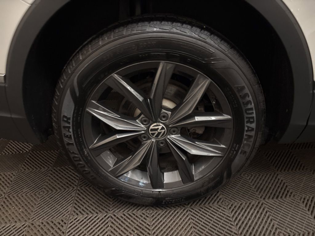 Used 2024 Volkswagen Tiguan SE image 24