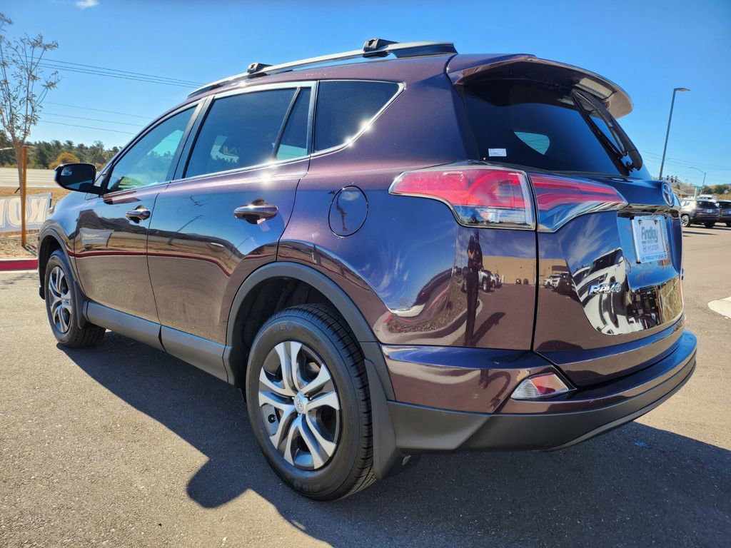 Used 2018 Toyota RAV4 LE image 6