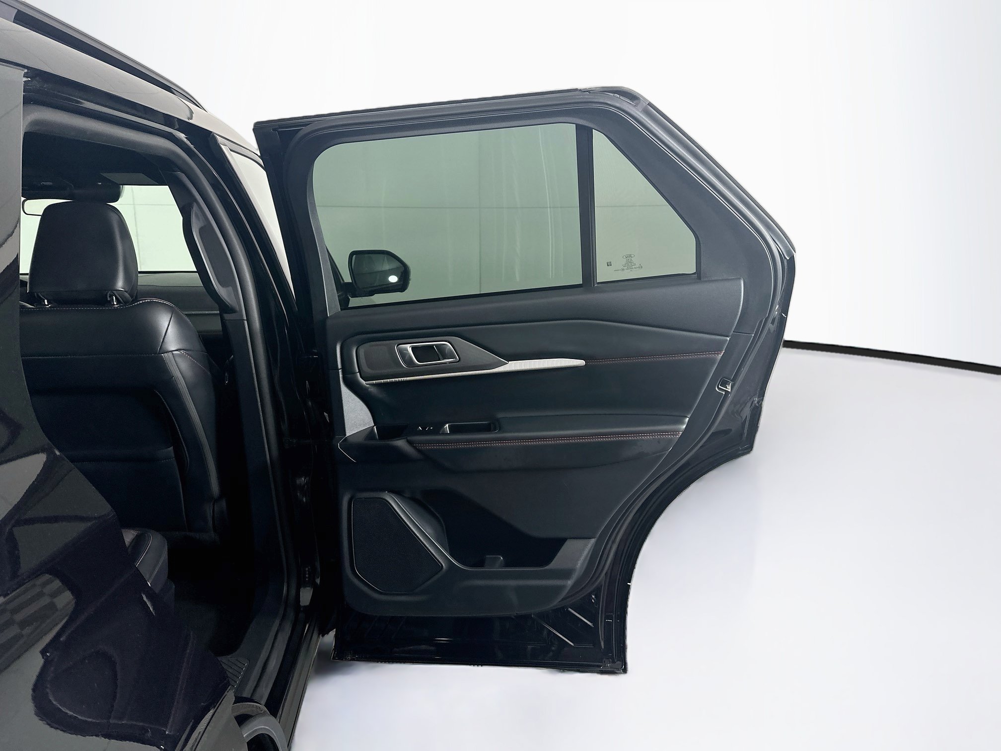 Used 2025 Ford Explorer ST-Line w/ ST-Line Street Pack AWD/4WD image 33