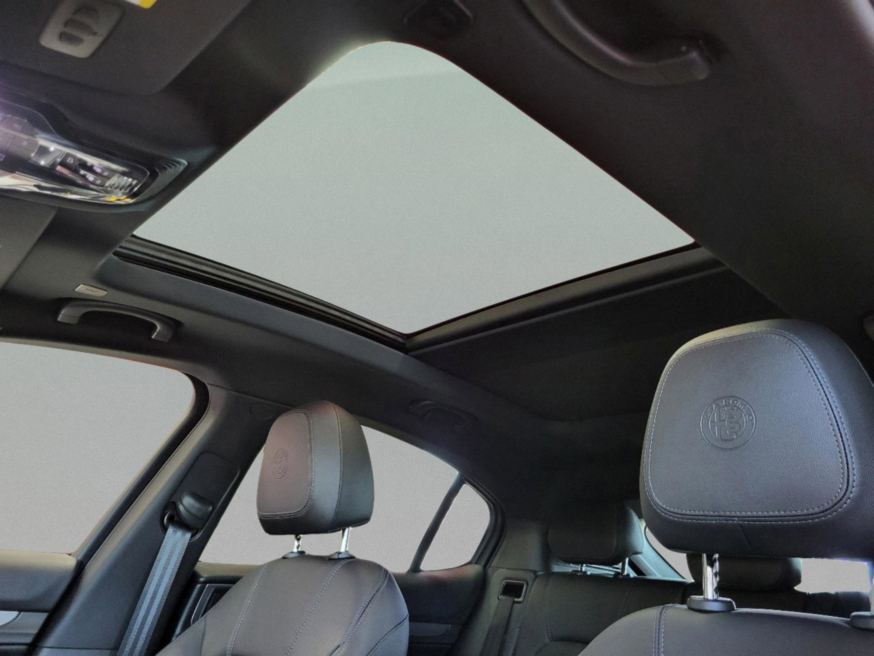 New 2025 Alfa Romeo Stelvio Sprint image 32