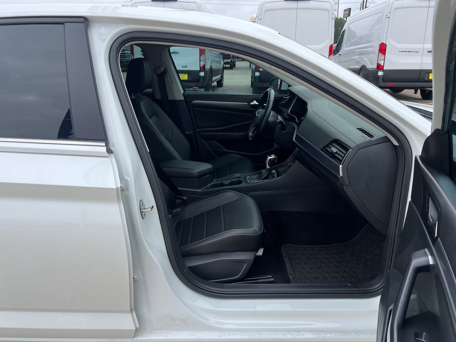 Used 2023 Volkswagen Jetta SE FWD image 9