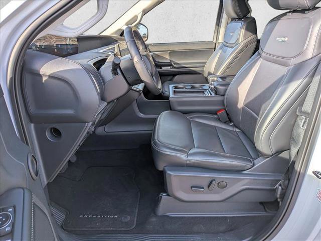 Used 2025 Ford Expedition Platinum AWD/4WD image 16