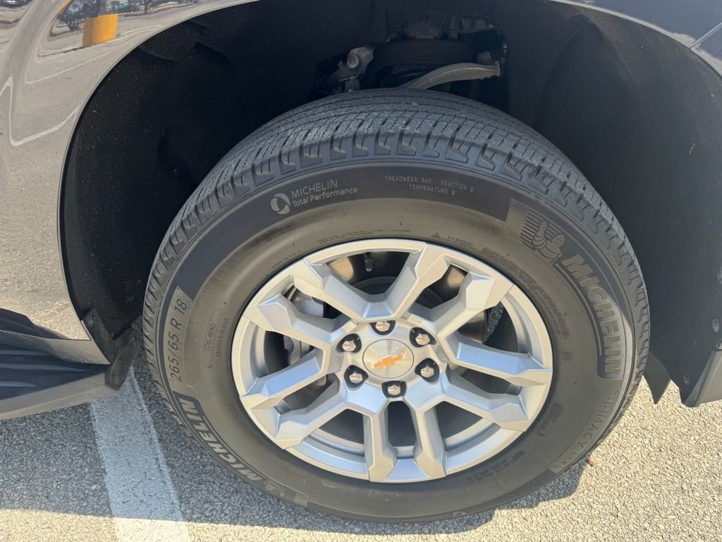 Used 2025 Chevrolet Suburban LT image 11