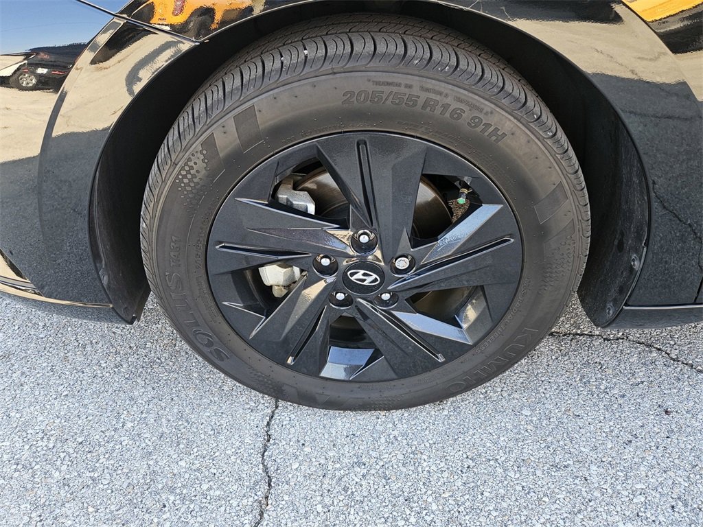 Used 2023 Hyundai Elantra Blue image 36