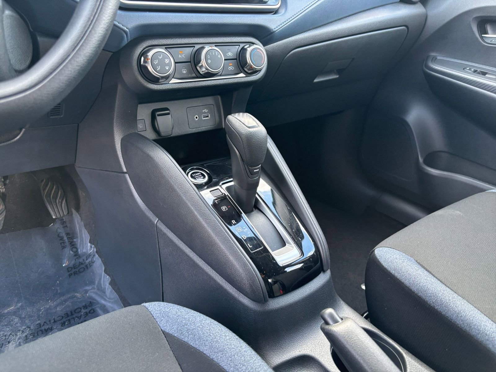 Used 2025 Nissan Versa SV FWD image 39