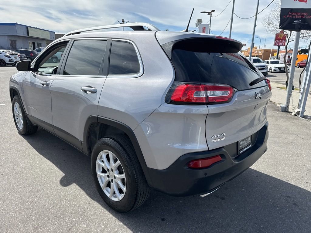Used 2018 Jeep Cherokee Latitude Plus w/ Comfort/Convenience Group image 3