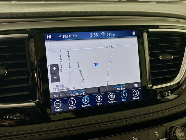 Used 2018 Chrysler Pacifica Limited w/ Tire & Wheel Group image 14