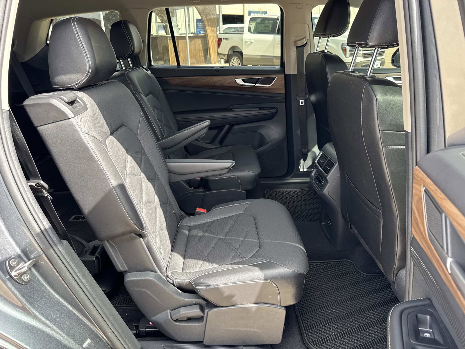 Used 2024 Volkswagen Atlas SE image 7