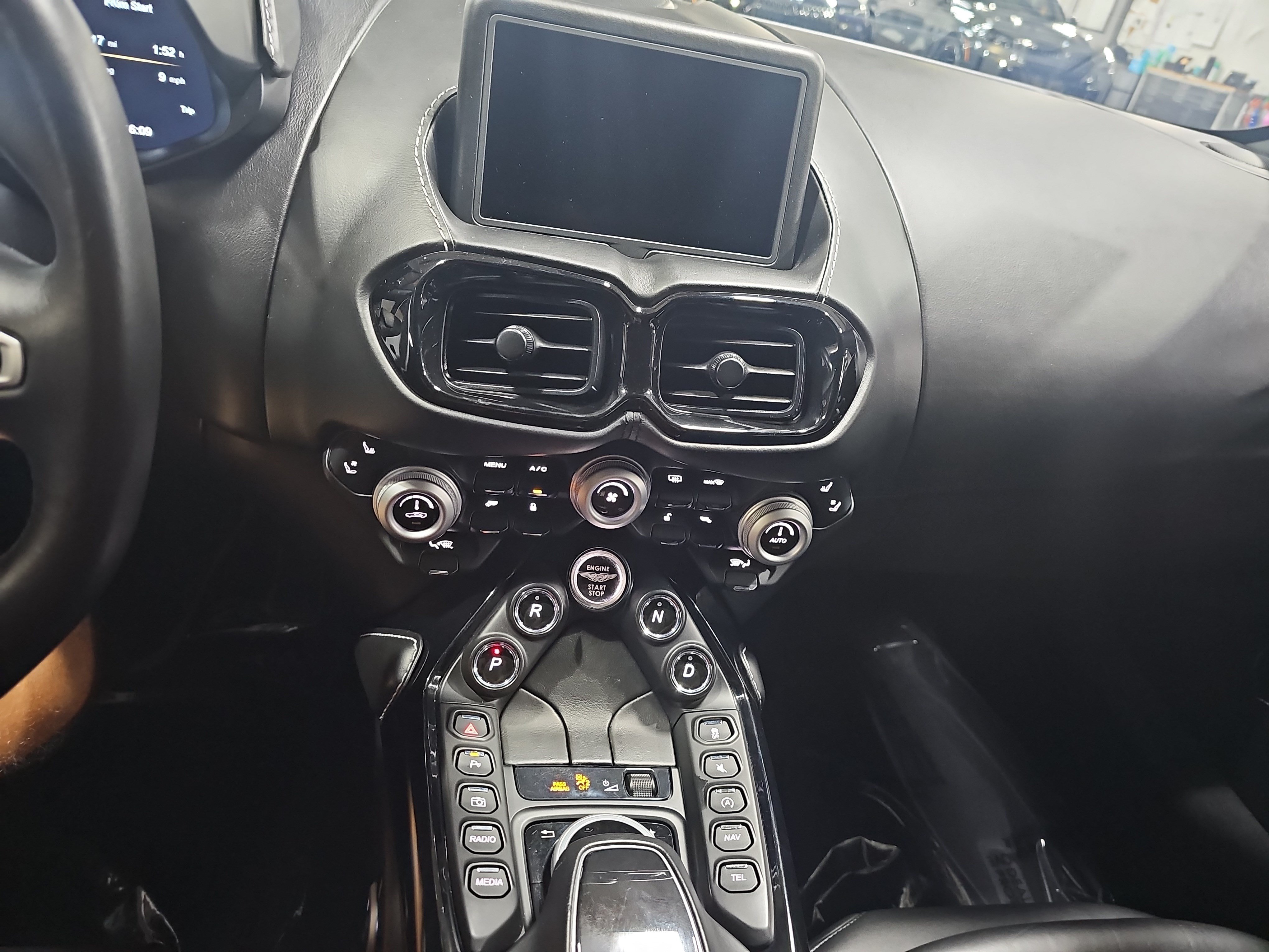 Used 2019 Aston Martin V8 Vantage Coupe RWD image 19