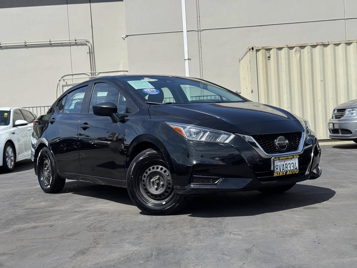Used 2021 Nissan Versa S FWD image 2