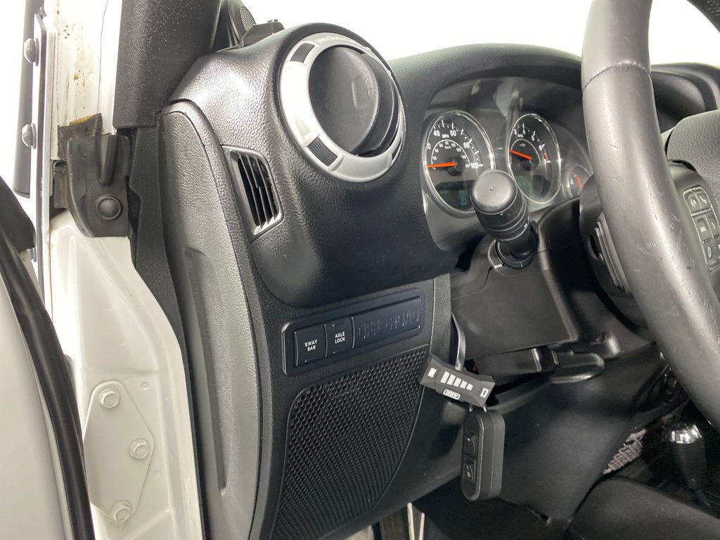 Used 2014 Jeep Wrangler Unlimited Rubicon w/ Connectivity Group image 13