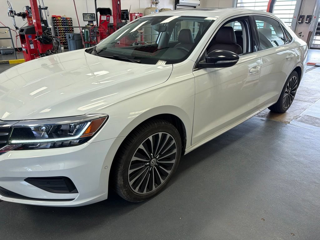 Used 2022 Volkswagen Passat 2.0T FWD image 6