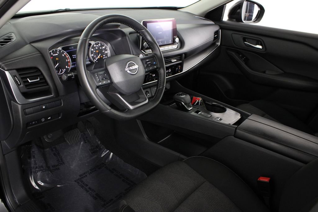 Used 2025 Nissan Rogue SV image 19