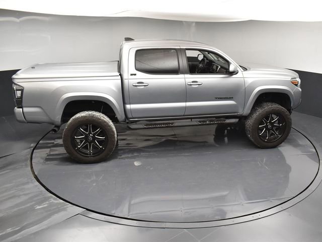 Used 2022 Toyota Tacoma SR5 w/ Technology Package image 45