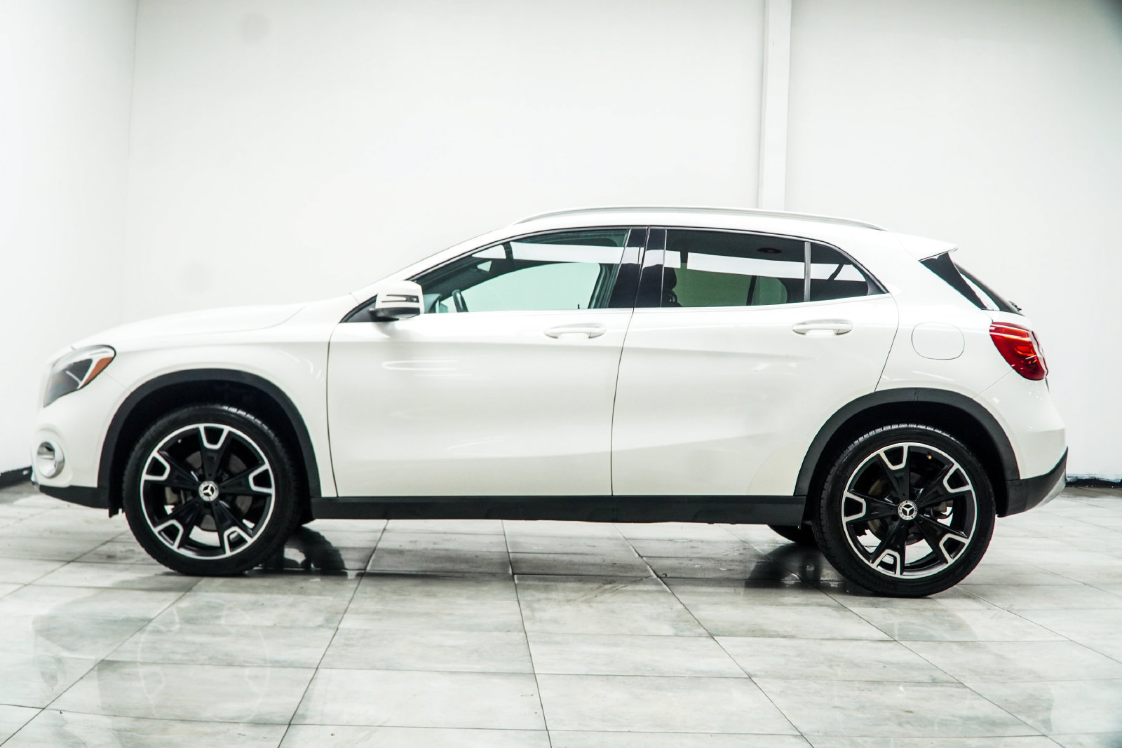 Used 2018 Mercedes-Benz GLA 250 4MATIC image 11