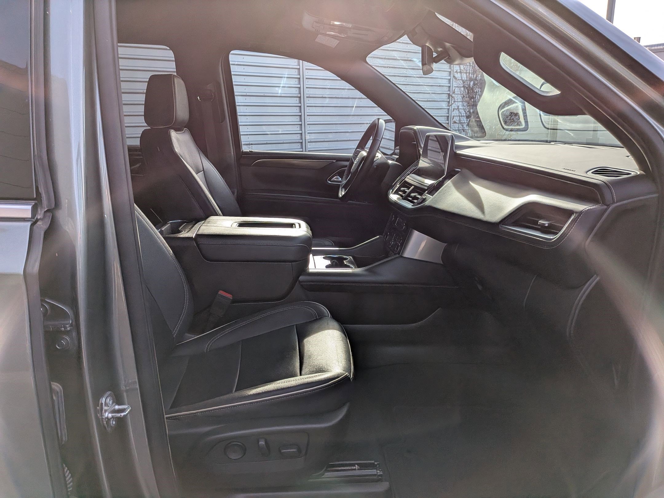 Used 2023 Chevrolet Suburban Premier image 32