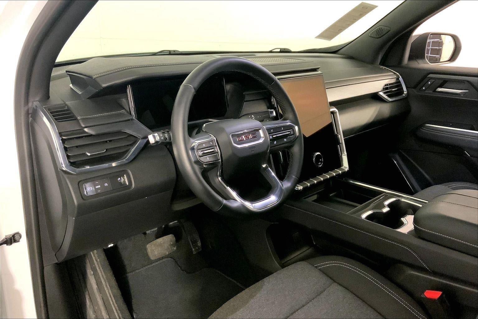 Used 2025 GMC Acadia Elevation image 14