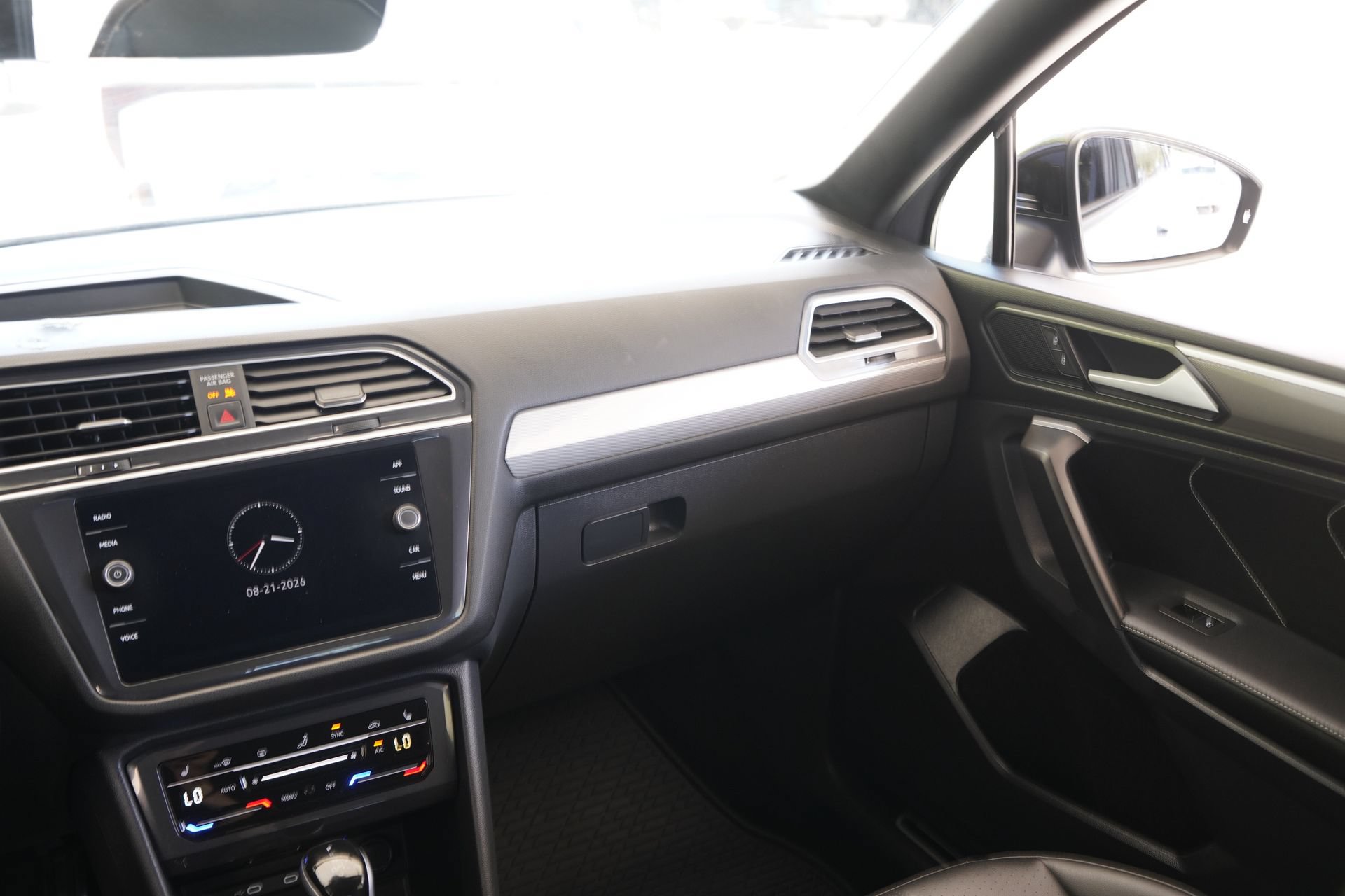 Certified 2024 Volkswagen Tiguan SE R-Line FWD image 27