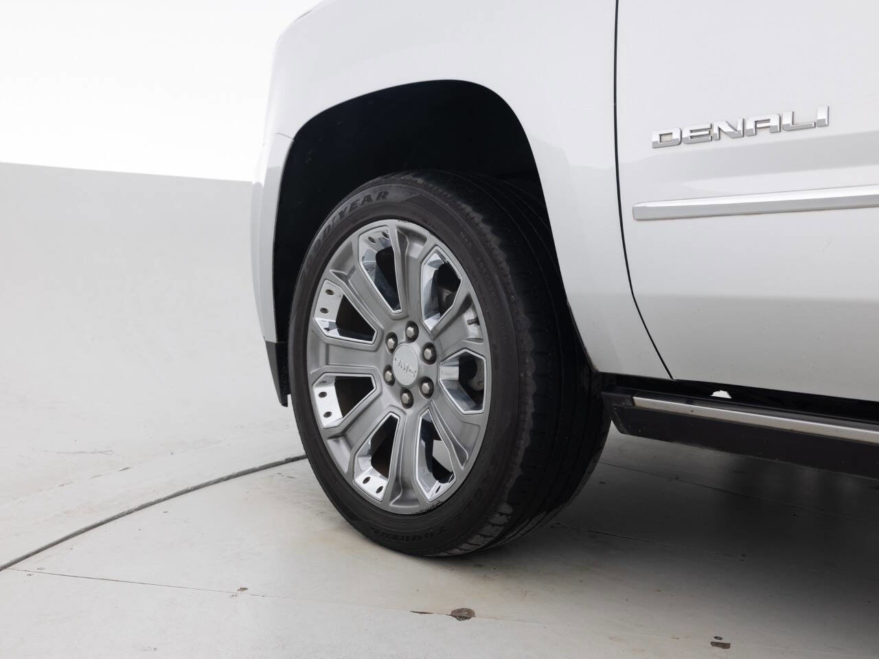 Used 2016 GMC Yukon XL Denali w/ Open Road Package image 17