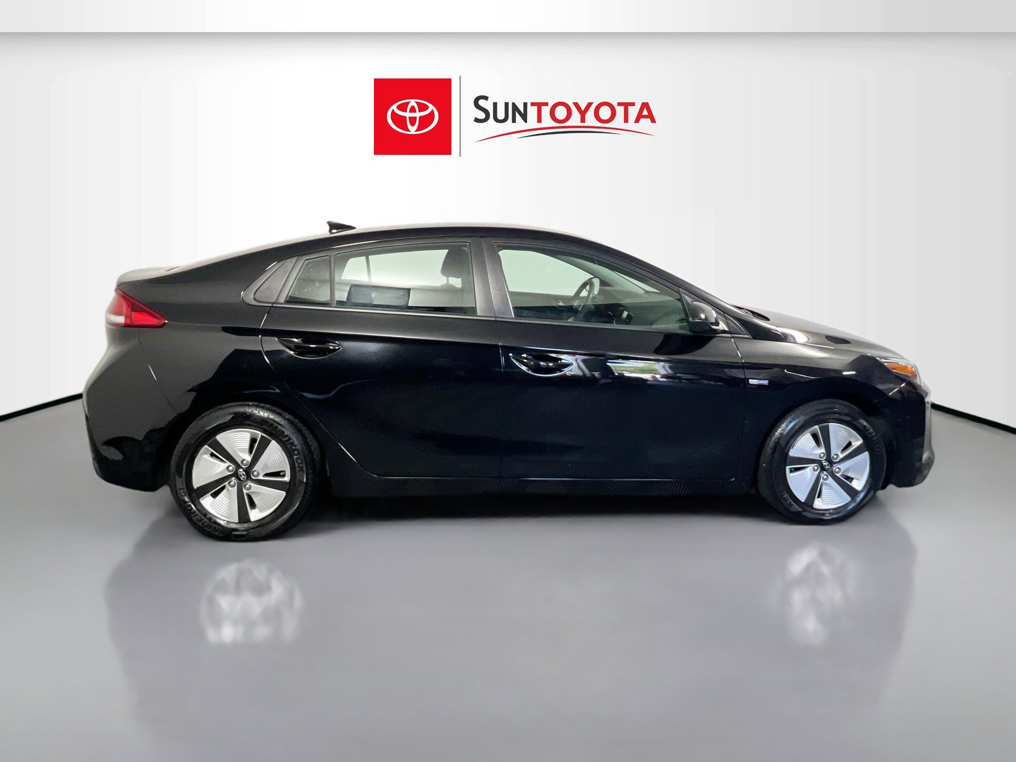 Used 2017 Hyundai Ioniq Blue image 2