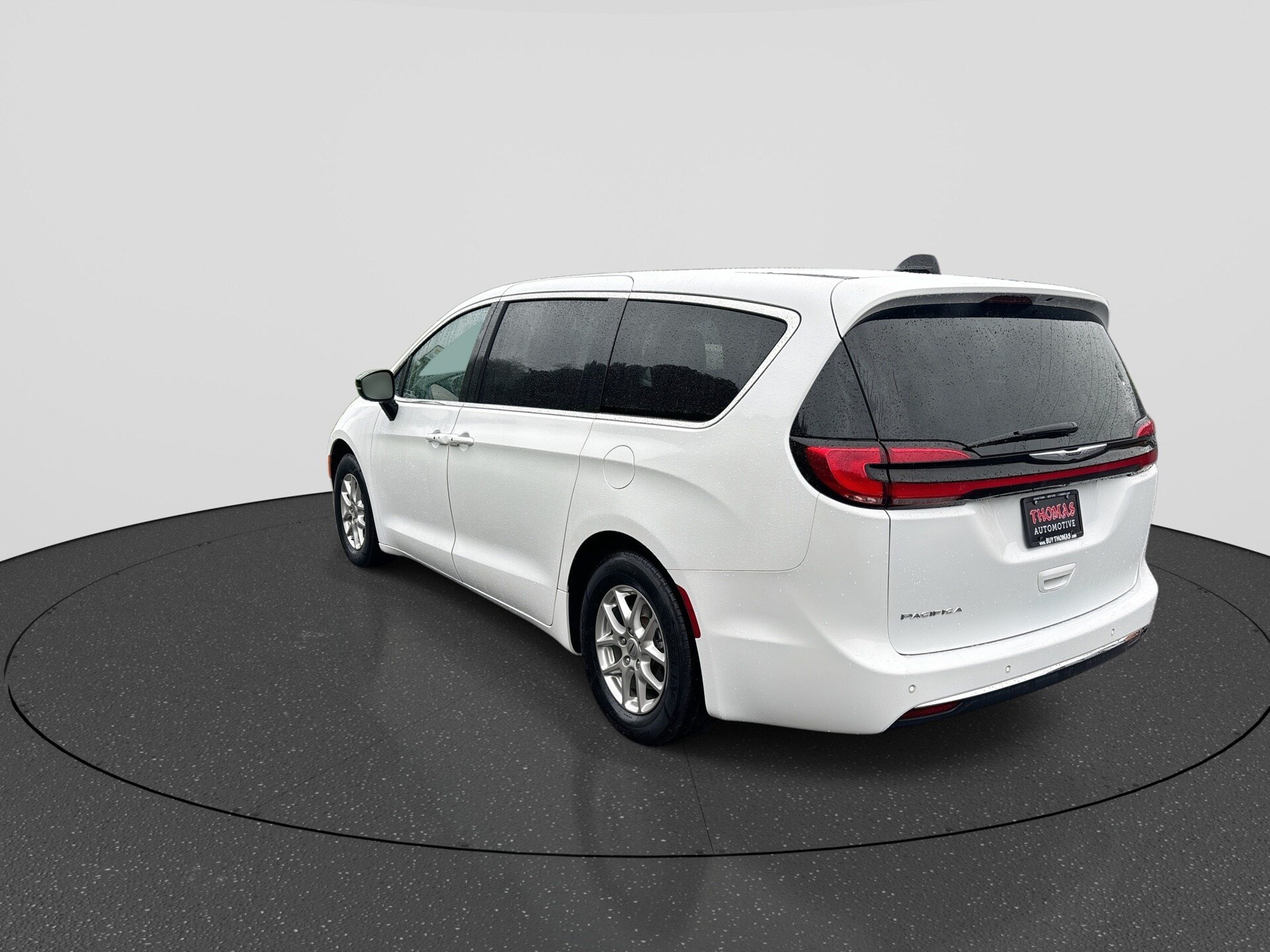 Used 2024 Chrysler Pacifica Touring-L FWD image 6