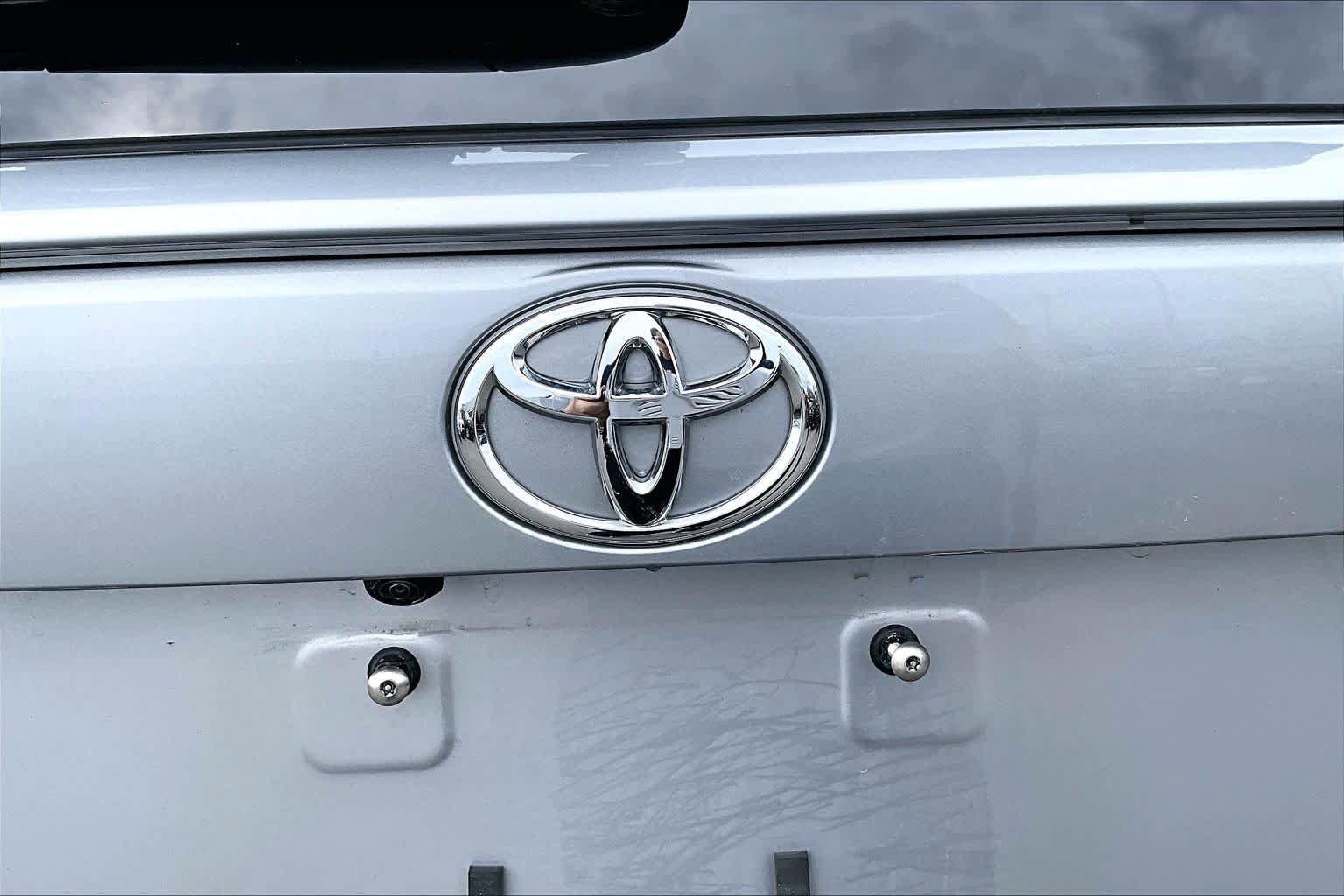 Used 2025 Toyota RAV4 XLE AWD/4WD image 31