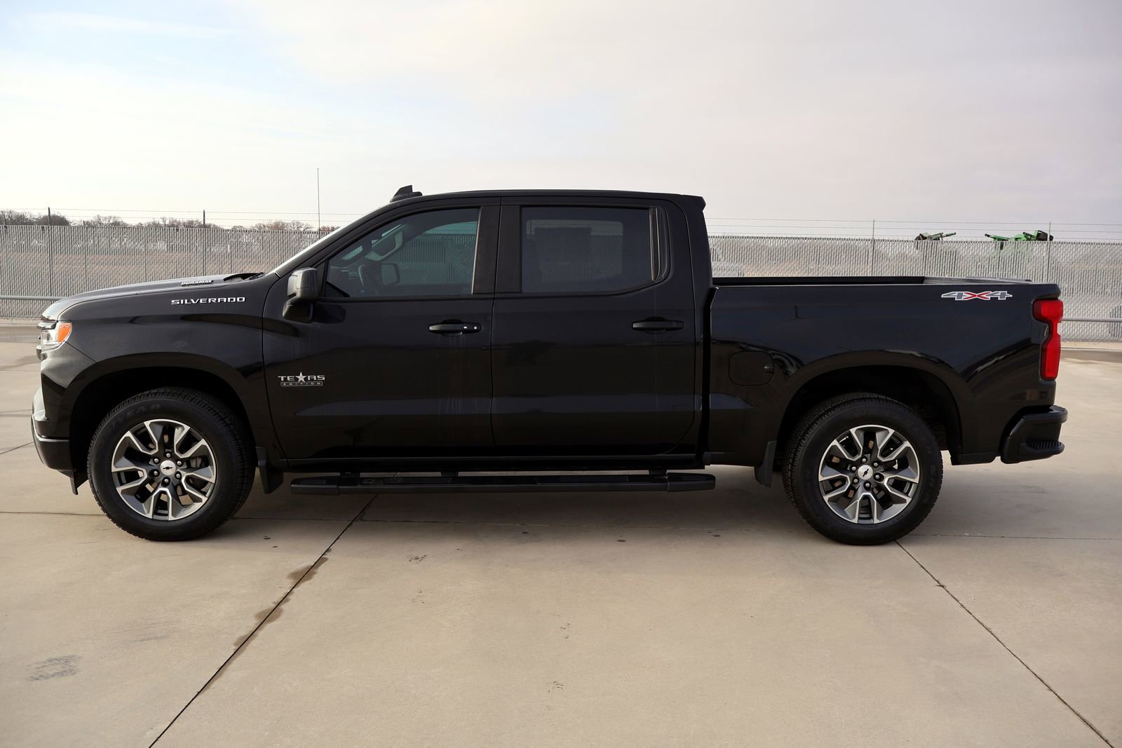 Used 2022 Chevrolet Silverado 1500 RST w/ Protection Package image 2