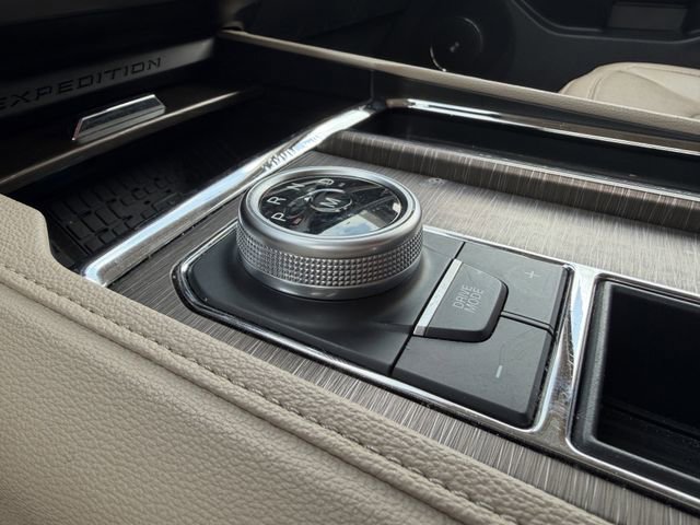 Used 2024 Ford Expedition Max Limited image 20