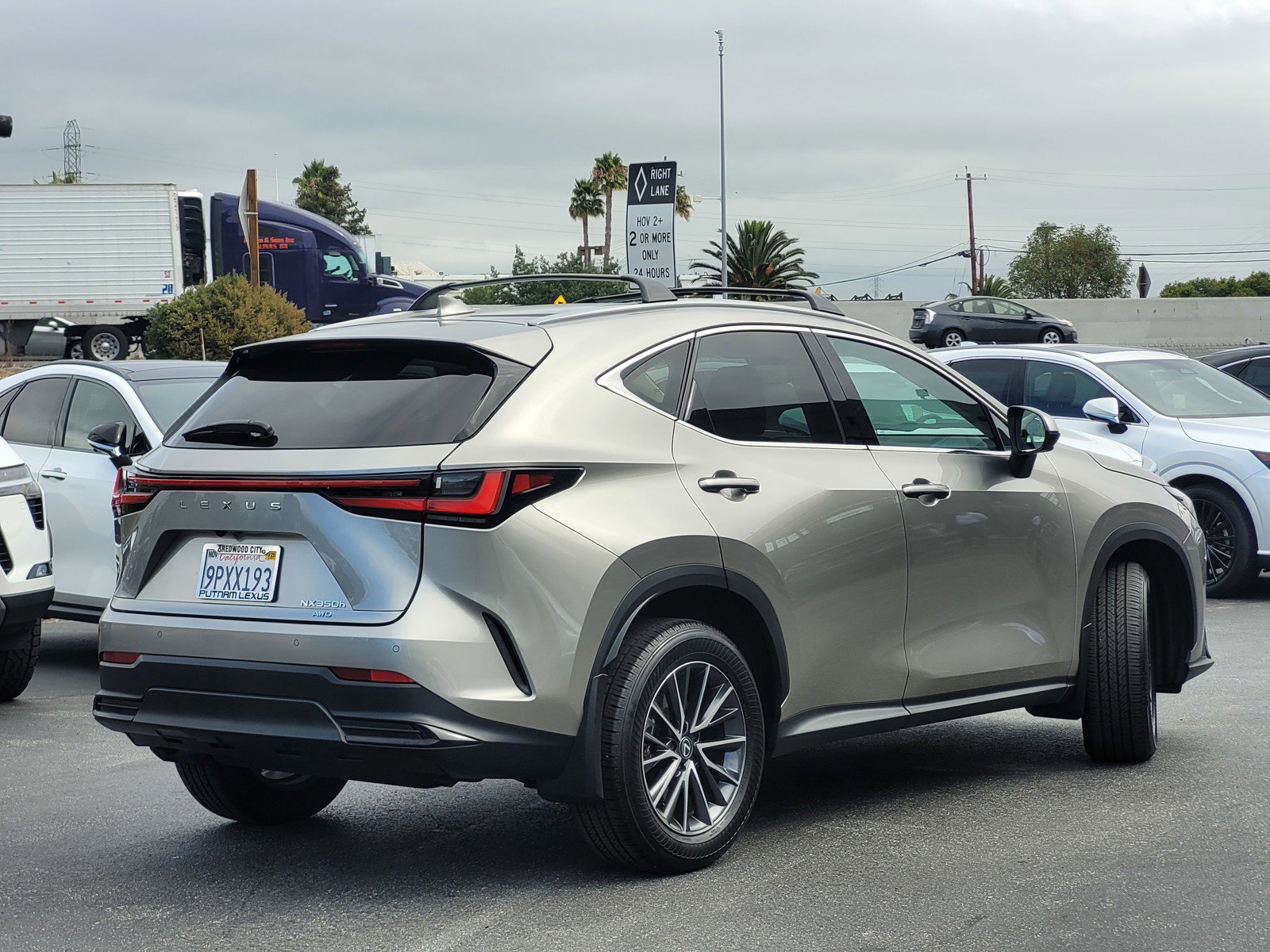 Used 2025 Lexus NX 350h AWD w/ Premium Package image 4