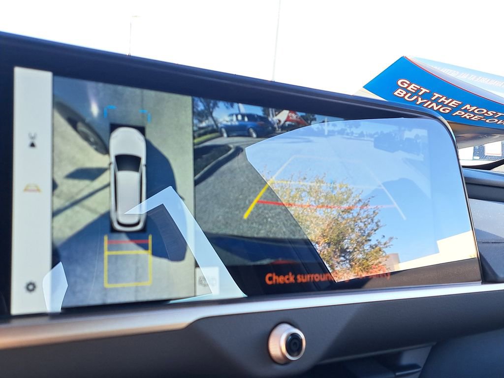 Certified 2025 Toyota Crown Signia image 24