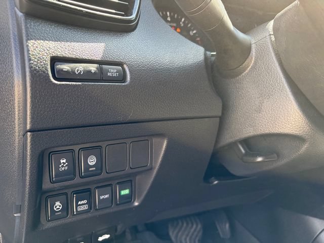 Used 2022 Nissan Rogue Sport SV AWD/4WD image 31