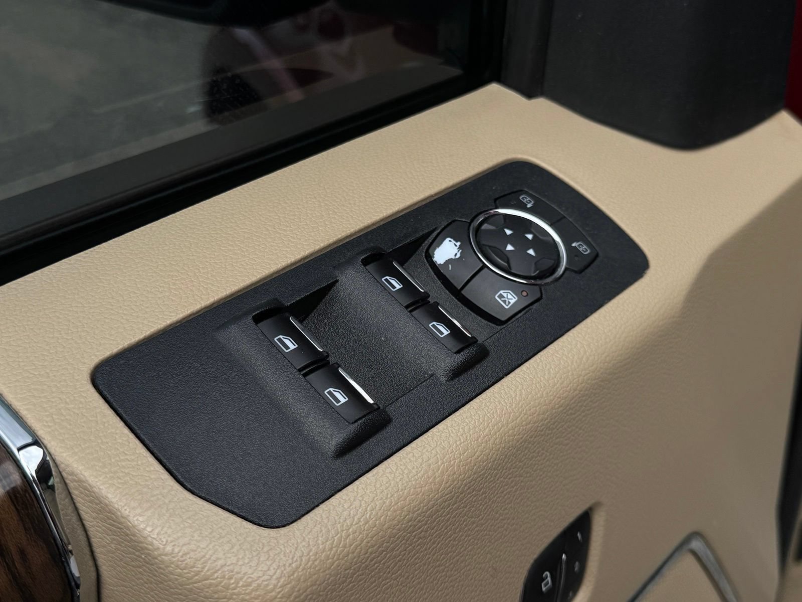 Used 2019 Ford F150 Lariat w/ Equipment Group 502A Luxury AWD/4WD image 13