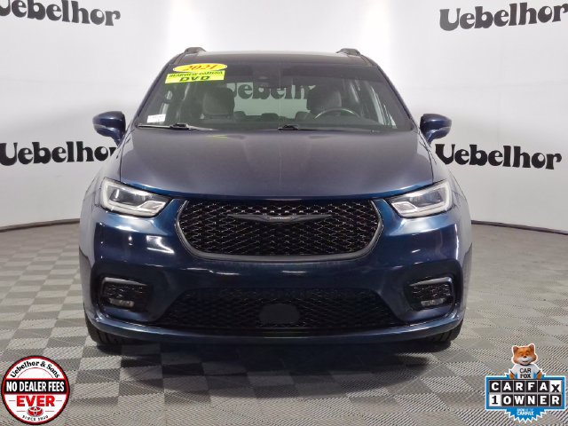 Used 2021 Chrysler Pacifica Touring w/ S Appearance Package FWD image 2