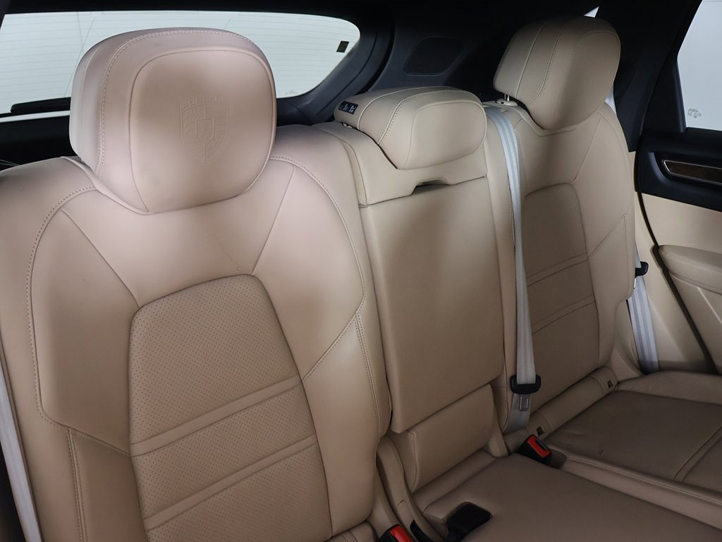 Used 2023 Porsche Cayenne Platinum Edition image 35