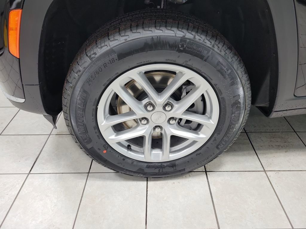 New 2025 Jeep Grand Cherokee L Laredo w/ Luxury Tech Group I image 25