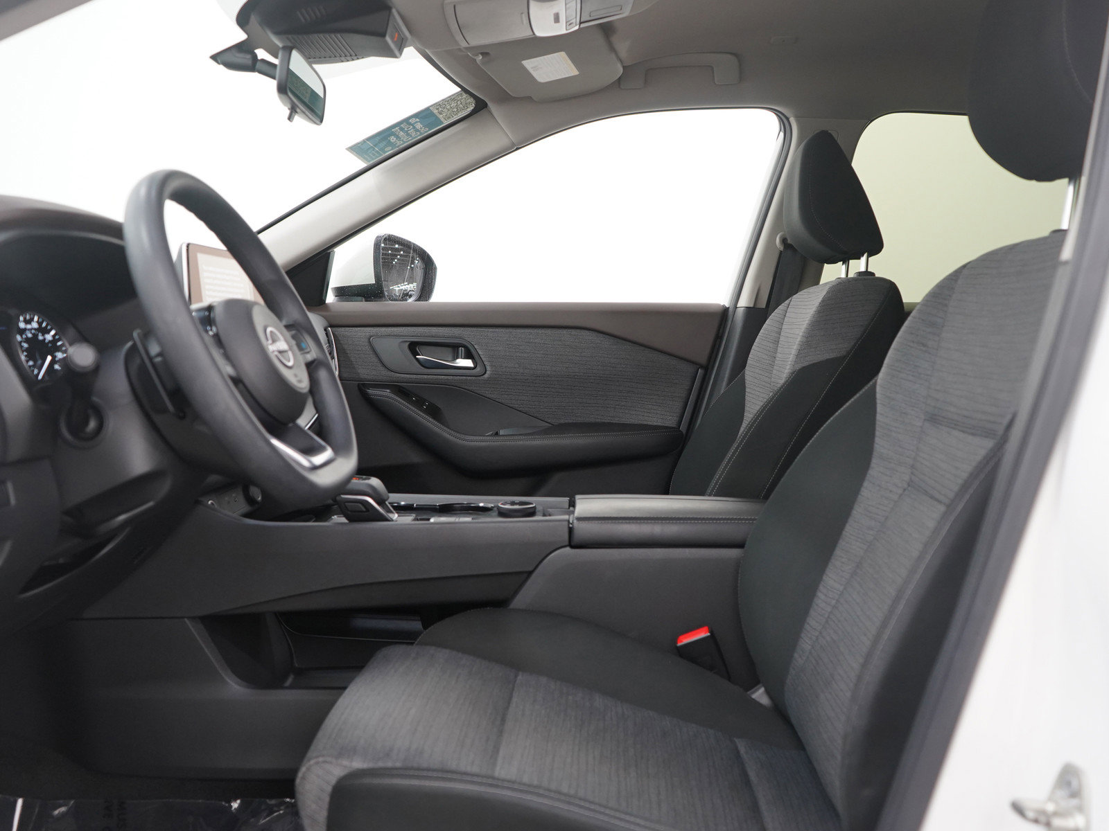 Used 2023 Nissan Rogue SV image 23