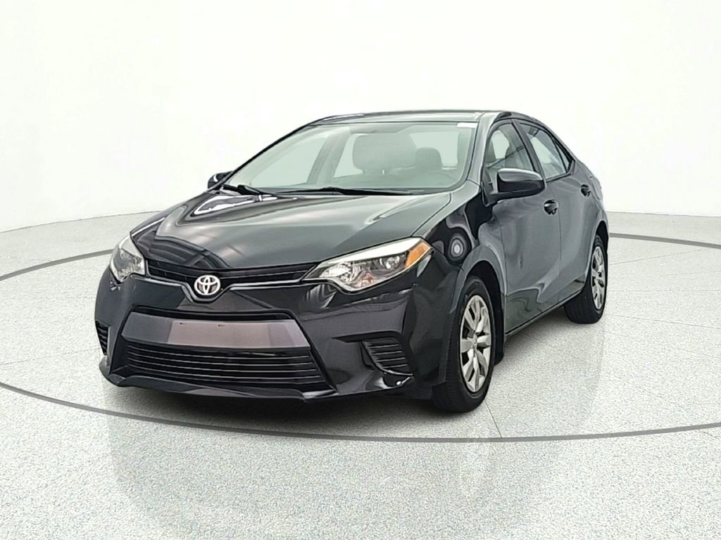 Used 2015 Toyota Corolla LE FWD image 2