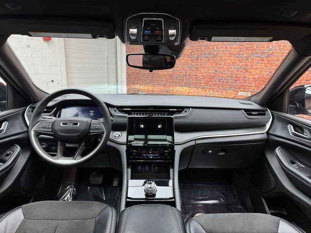 Used 2023 Jeep Grand Cherokee Altitude image 12