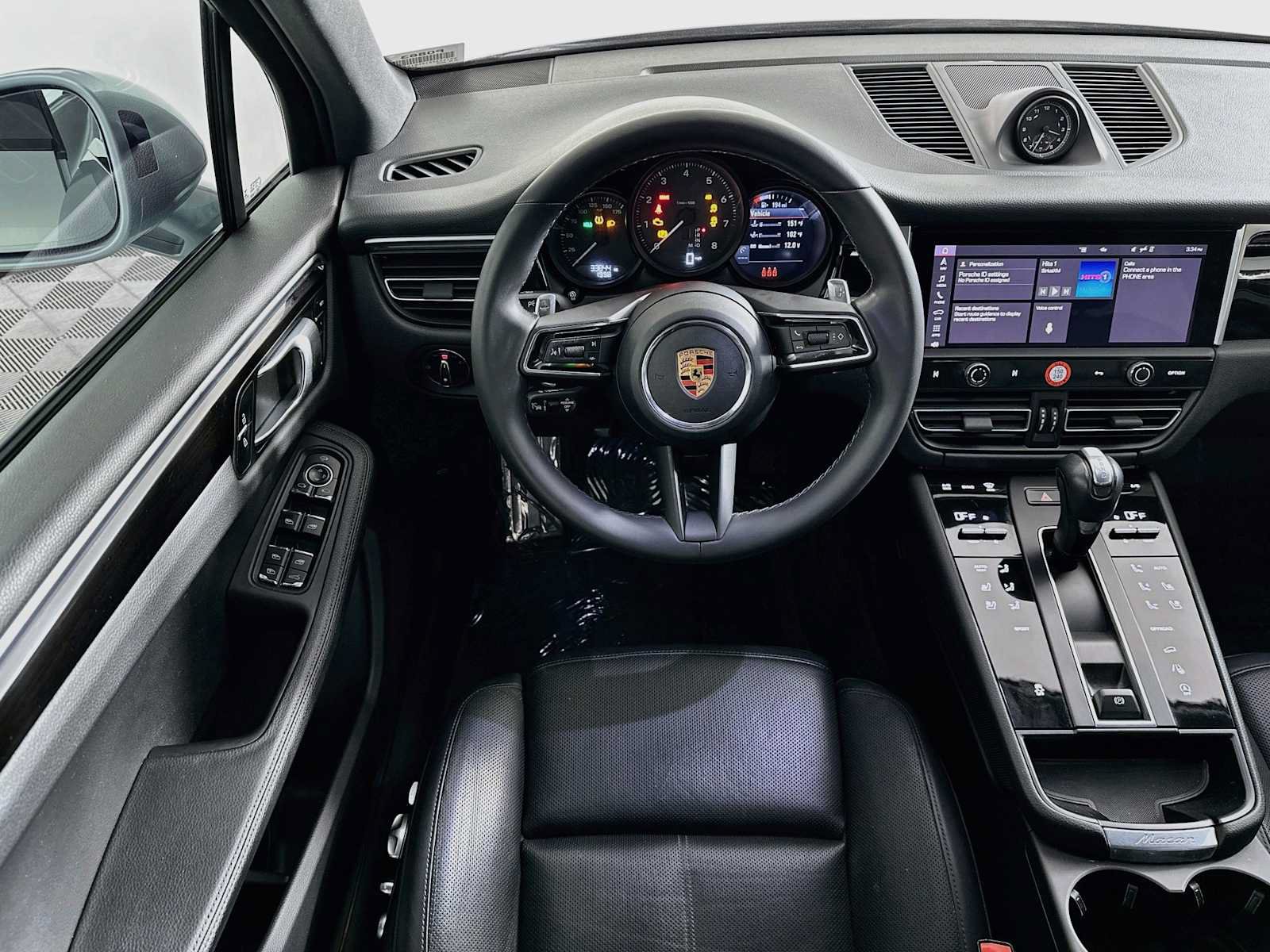 Certified 2023 Porsche Macan AWD/4WD image 24