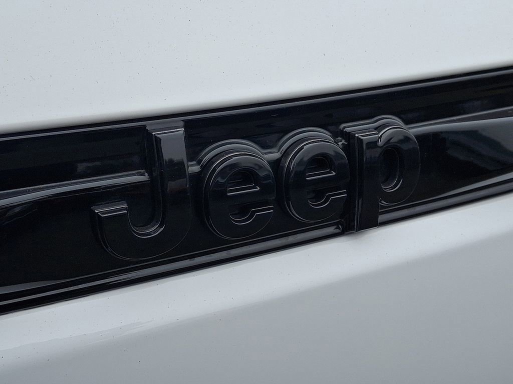 Used 2024 Jeep Grand Cherokee Altitude image 29