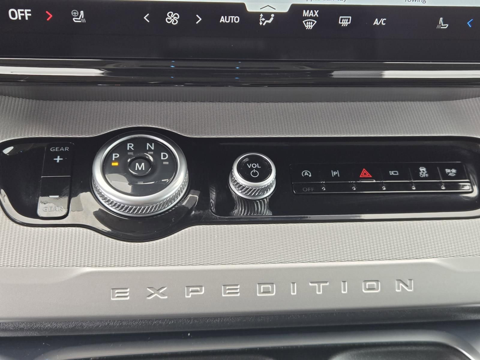 Used 2025 Ford Expedition Active RWD image 14