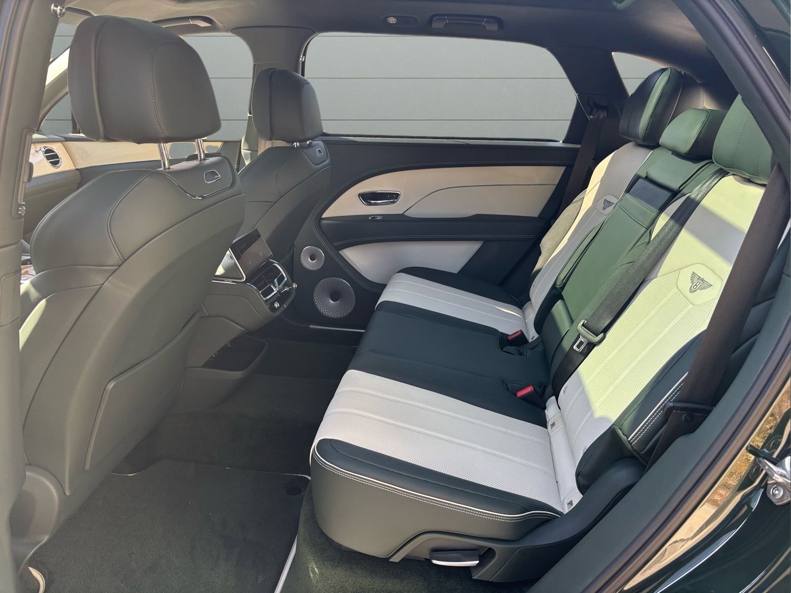 New 2025 Bentley Bentayga Extended Wheelbase image 17