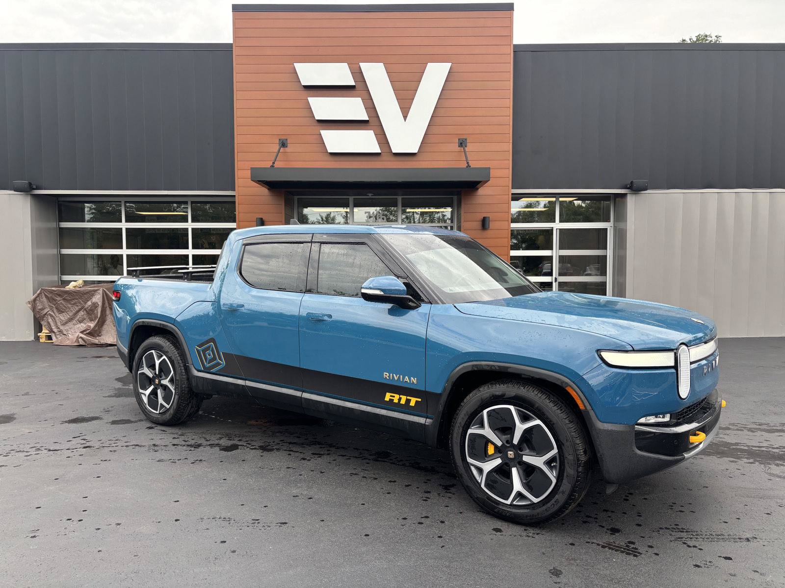 Used 2022 Rivian R1T Adventure