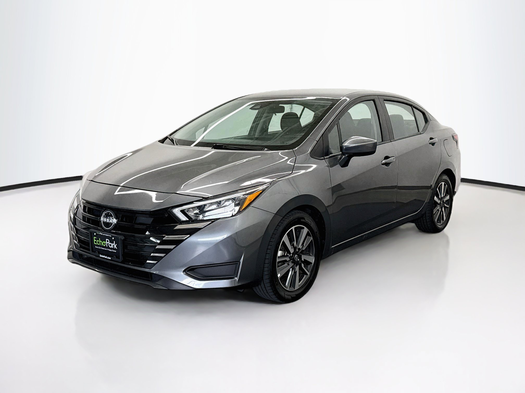 Used 2025 Nissan Versa SV FWD image 3