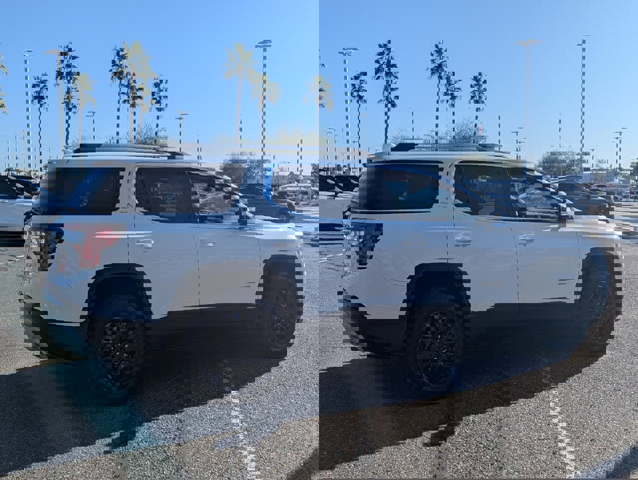 Used 2023 GMC Acadia SLT image 30