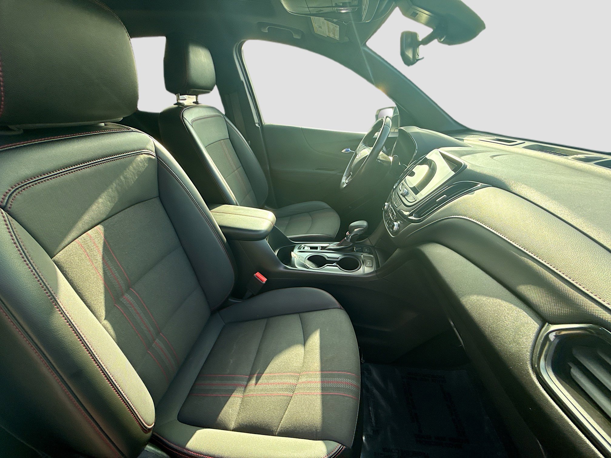 Used 2022 Chevrolet Equinox RS w/ Infotainment Package image 31