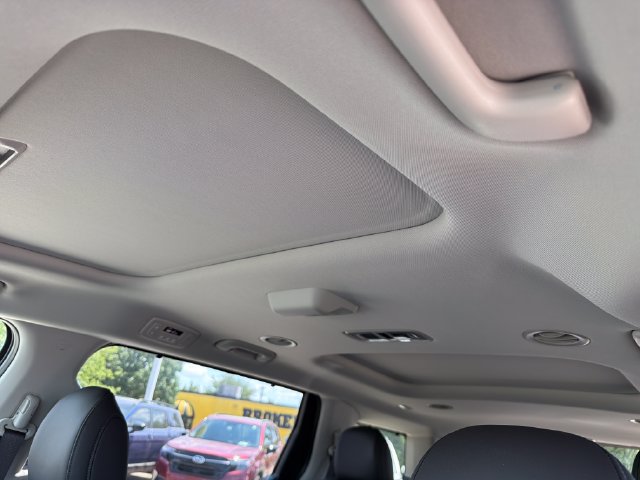 New 2027 Kia Carnival SX w/ Dark Edition Package FWD image 16